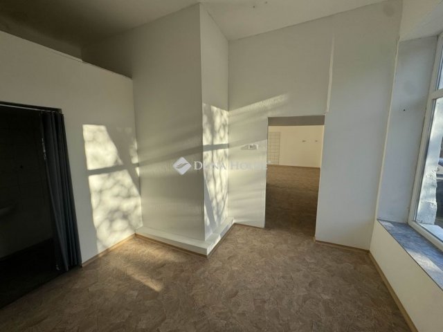 Eladó téglalakás, Budapesten, XX. kerületben 40 M Ft, 1 szobás