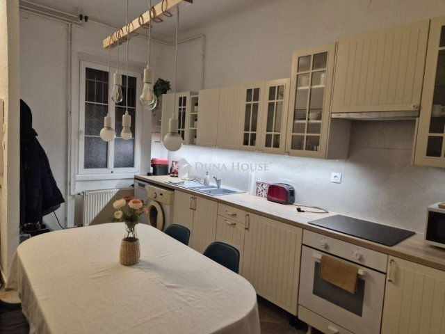 Eladó téglalakás, Budapesten, VII. kerületben 120.5 M Ft