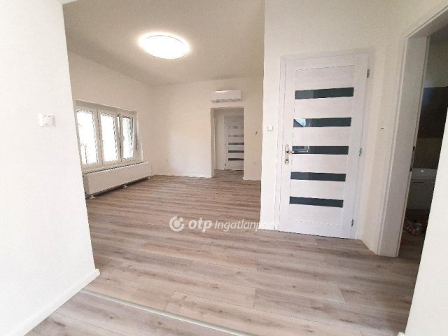Eladó családi ház, Nagykőrösön 95 M Ft, 7+2 szobás