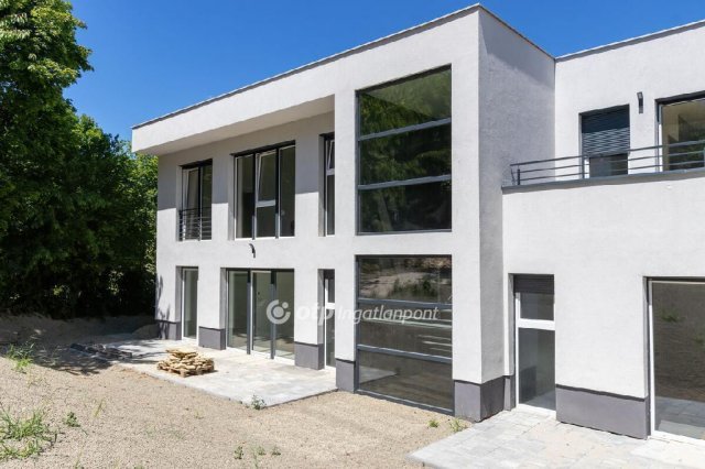 Eladó téglalakás, Budapesten, II. kerületben 77.9 M Ft, 1 szobás