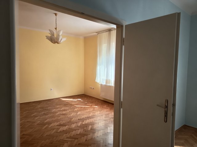 Kiadó téglalakás, albérlet, Pécsett 260 E Ft / hó, 3 szobás