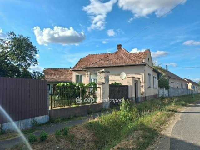 Eladó családi ház, Nagykerekin 15.9 M Ft, 2 szobás