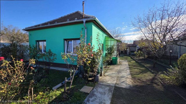 Eladó családi ház, Szigethalmon 59.9 M Ft, 2 szobás