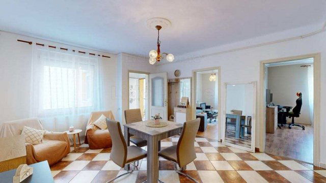 Eladó családi ház, Székesfehérvárott 159 M Ft, 12 szobás