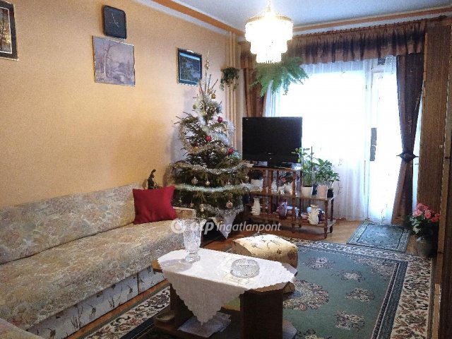 Eladó téglalakás, Ajkán 35.9 M Ft, 2 szobás