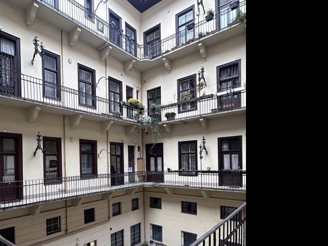 Eladó téglalakás, Budapesten, V. kerületben, Nyugati téren