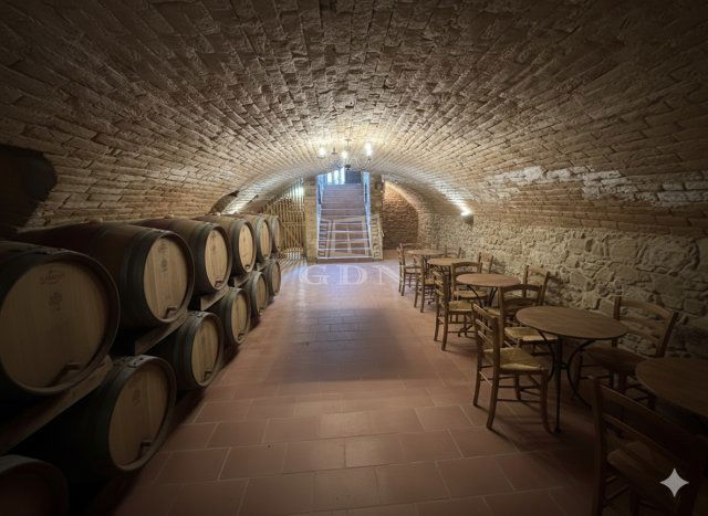 Eladó családi ház, Kecskeméten 156 M Ft, 9 szobás