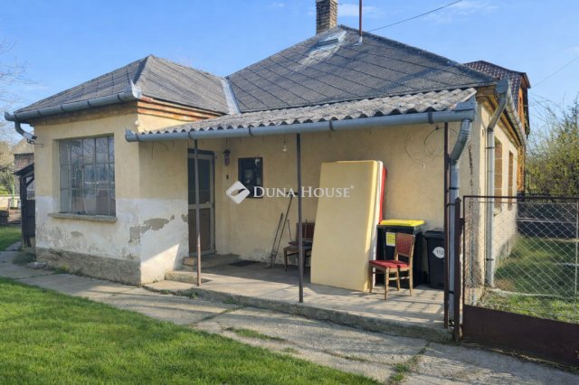 Eladó családi ház, Koroncón 39 M Ft, 2 szobás