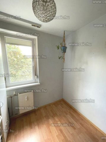 Eladó panellakás, Budapesten, III. kerületben 66.9 M Ft