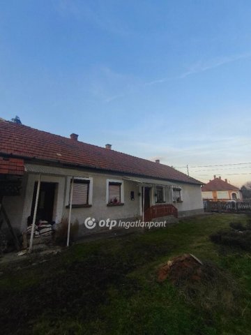 Eladó családi ház, Kondón 17.9 M Ft, 3+1 szobás