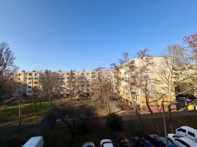 Eladó panellakás, Szegeden, Kereszttöltés utcában 43.5 M Ft