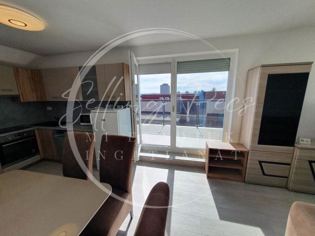 Eladó téglalakás, Pécsett, Szigeti úton 75 M Ft, 2 szobás