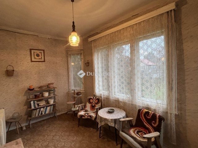 Eladó családi ház, Süttőn 51.999 M Ft, 3 szobás