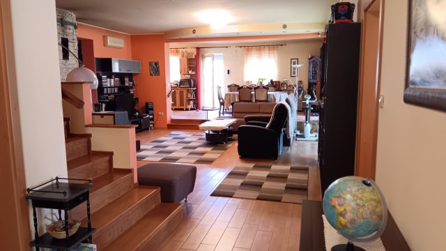 Eladó téglalakás, Siófokon 219 M Ft, 6+1 szobás