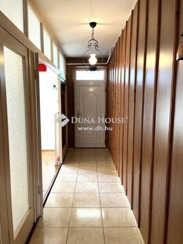 Eladó családi ház, Esztergomban 80 M Ft, 5 szobás