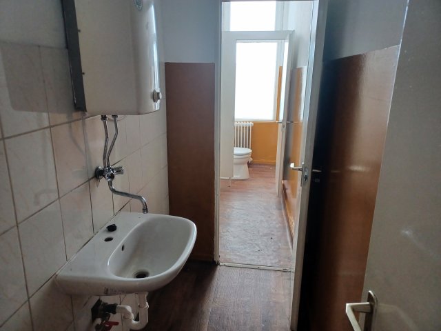 Kiadó ipari ingatlan, Győrött, Régi Veszprémi úton, 1 szobás