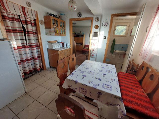 Eladó nyaraló, Fonyódon 47 M Ft, 2 szobás / költözzbe.hu