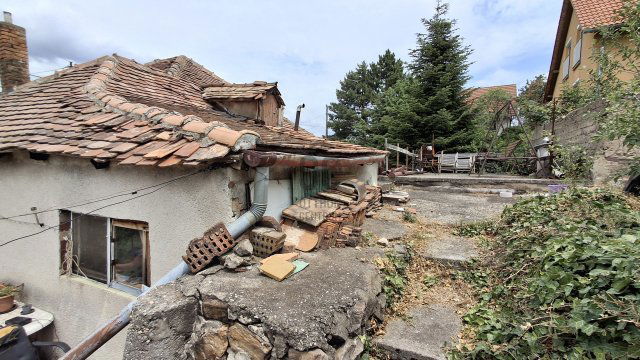 Eladó családi ház, Pécsett 34.99 M Ft, 3 szobás