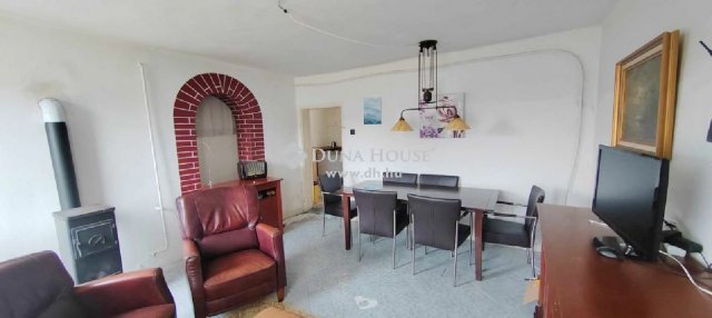 Eladó családi ház, Csörnyeföldön 9.5 M Ft, 2 szobás