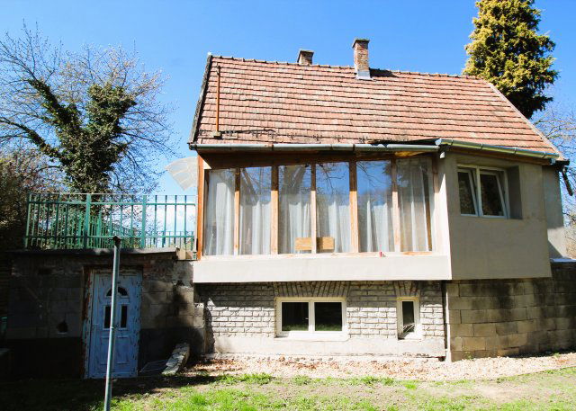 Eladó családi ház, Budakalászon 69.9 M Ft, 4+1 szobás