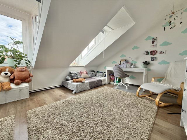 Eladó téglalakás, Pécsett 70 M Ft, 4 szobás