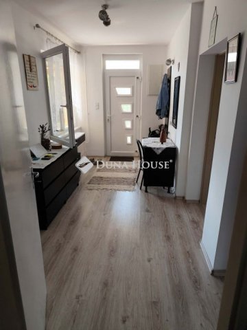 Eladó családi ház, Pápadereskén 48.99 M Ft, 3 szobás