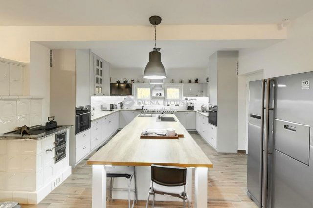 Eladó családi ház, Lajosmizsén 500 M Ft, 4 szobás