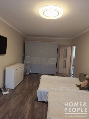 Eladó téglalakás, Szegeden 60.99 M Ft, 2 szobás