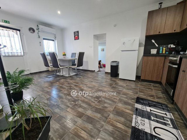 Eladó családi ház, Bakonyságon 51.9 M Ft, 2+1 szobás