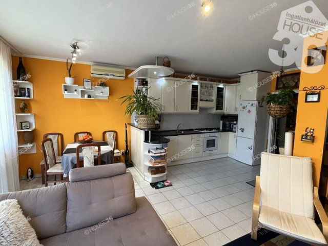 Eladó téglalakás, Kecskeméten 87.9 M Ft, 5 szobás