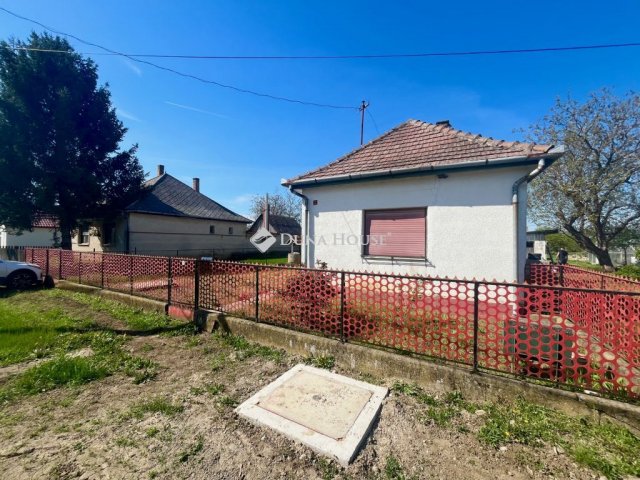 Eladó családi ház, Sárbogárdon 15.9 M Ft, 2 szobás