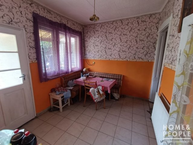 Eladó családi ház, Kiskunfélegyházán 29.99 M Ft, 2 szobás