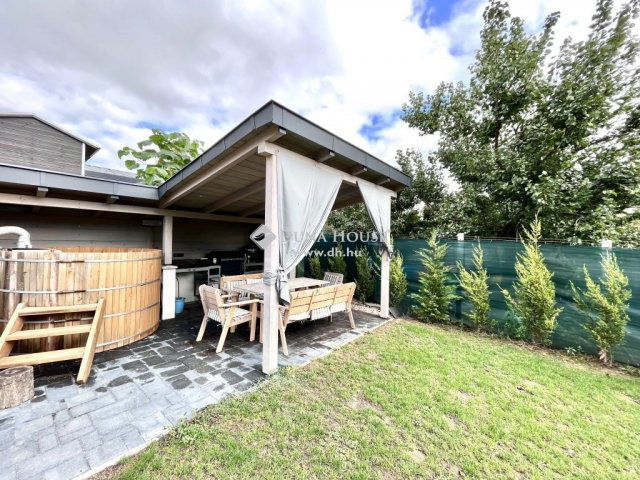 Eladó családi ház, Pécsett 149 M Ft, 5 szobás