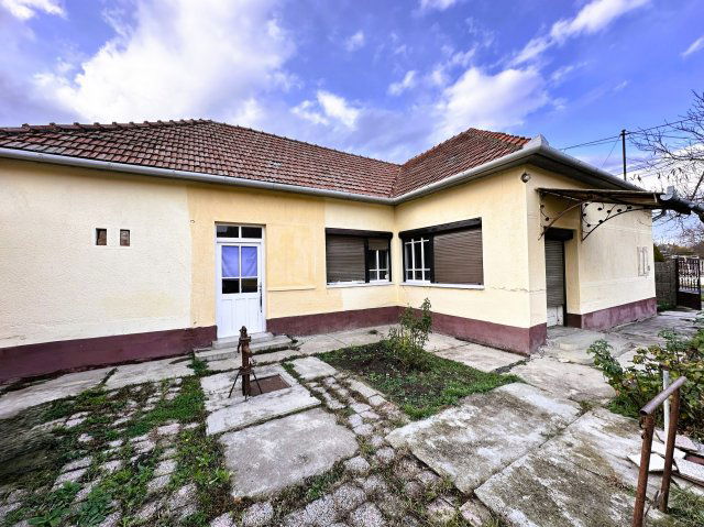 Eladó családi ház, Sarkadon 10.25 M Ft, 2 szobás