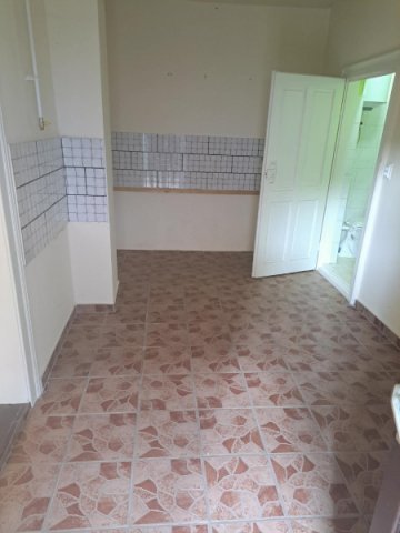 Eladó családi ház, Pilisen 16 M Ft, 1+1 szobás