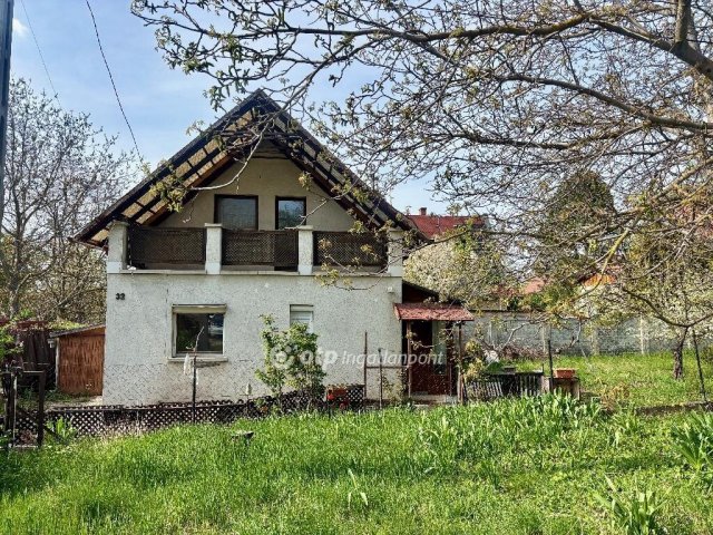 Eladó nyaraló, Budajenőn 75 M Ft, 2 szobás