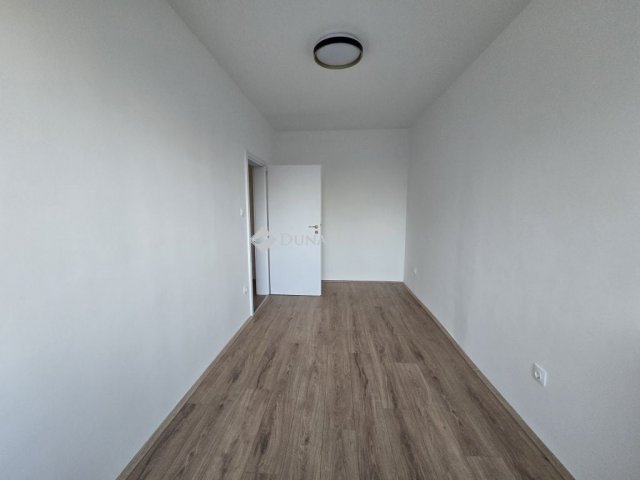 Eladó panellakás, Pécsett 47.9 M Ft, 3 szobás