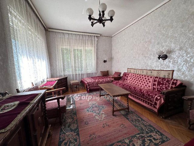 Eladó családi ház, Szentmártonkátán 69.9 M Ft, 4 szobás