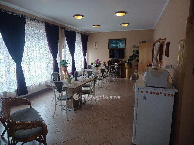 Eladó családi ház, Nagykanizsán 250 M Ft, 10 szobás