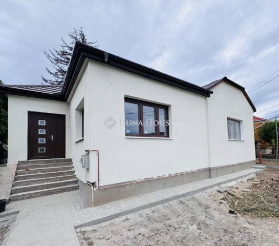 Eladó családi ház, Pécsett 99.9 M Ft, 4 szobás