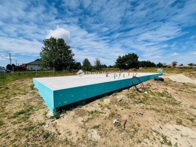 Eladó családi ház, Gombán 99 M Ft, 5 szobás