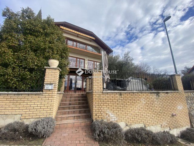 Eladó családi ház, Balatonfüreden 399 M Ft, 10 szobás