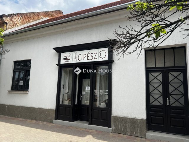 Eladó családi ház, Siklóson, Felszabadulás utcában 32.9 M Ft