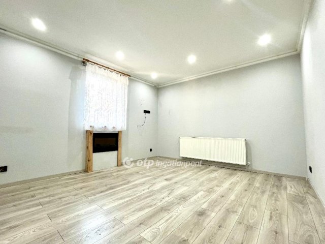 Eladó családi ház, Hajdúszováton 29.99 M Ft, 1 szobás