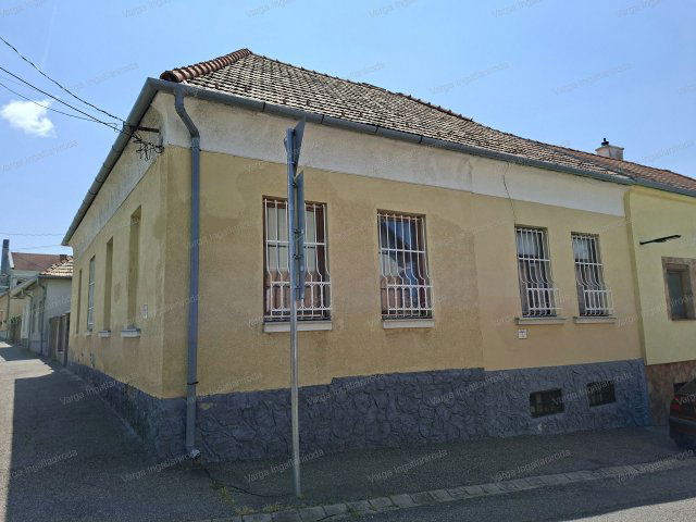 Eladó családi ház, Sopronban 61.9 M Ft, 3 szobás