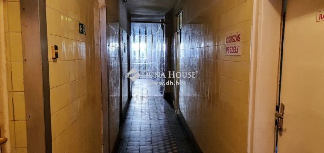 Eladó ipari ingatlan, Békéscsabán 200 M Ft