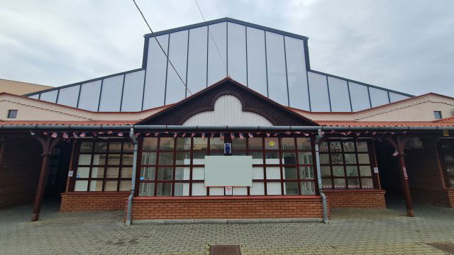 Eladó üzlethelyiség, Jászberényben 11.99 M Ft