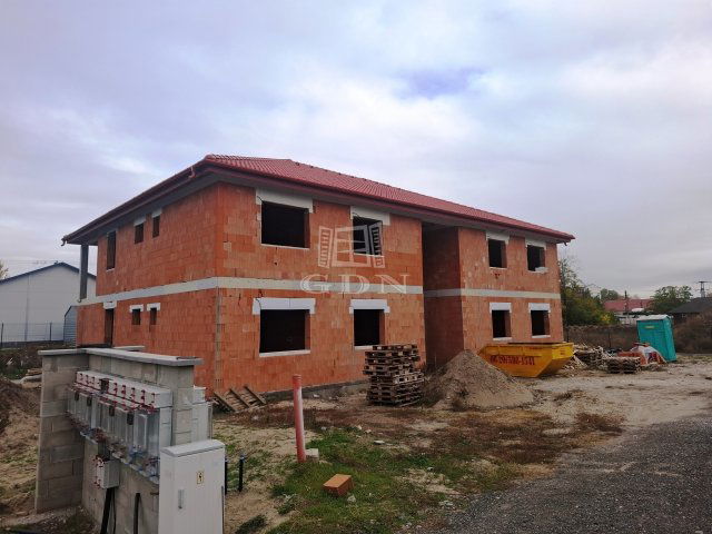 Eladó téglalakás, Szigethalmon 81.99 M Ft, 4 szobás