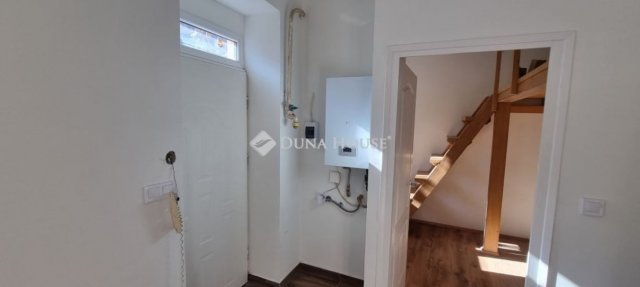 Eladó téglalakás, Pécsett 55 M Ft, 2 szobás