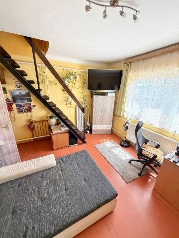 Eladó családi ház, Pécsett 64.9 M Ft, 4 szobás